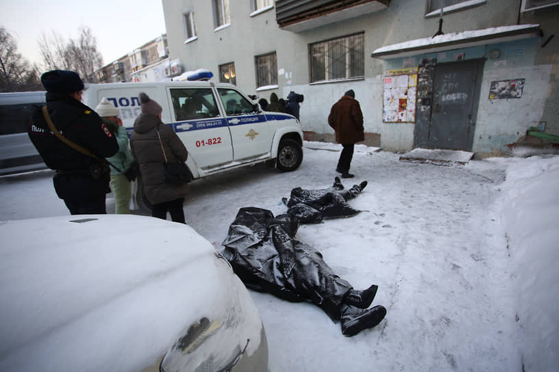 При пожаре погибли восемь человек