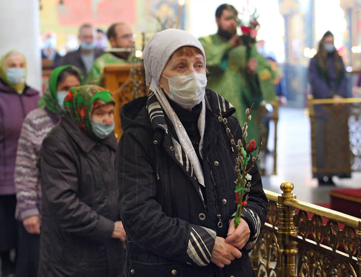 Вербное воскресенье в Свято-Троицком кафедральном соборе в Екатеринбурге во время карантина 