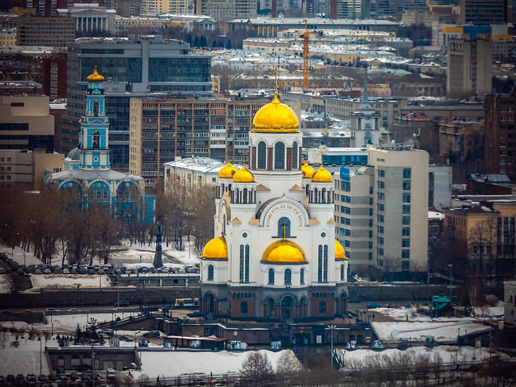 Вознесенская церковь и Храм-на-крови в Екатеринбурге