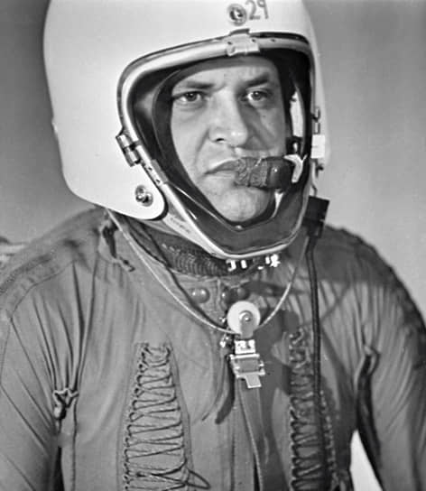 22 ноября 1960 года, Фрэнсис Гарри Пауэрс в специальной экипировке для длительных полетов в стратосфере
