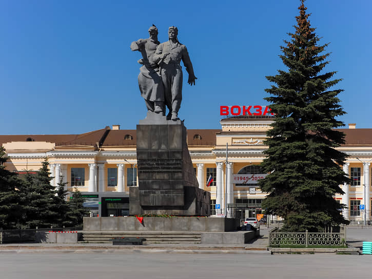 Памятник Уральскому добровольческому танковому корпусу в Екатеринбурге