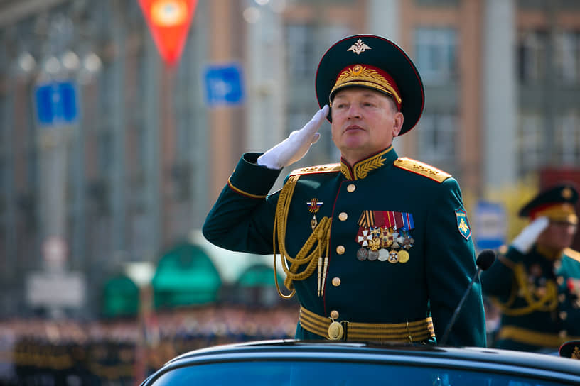 Принимал парад командующий войсками ЦВО генерал-полковник Александр Лапин
