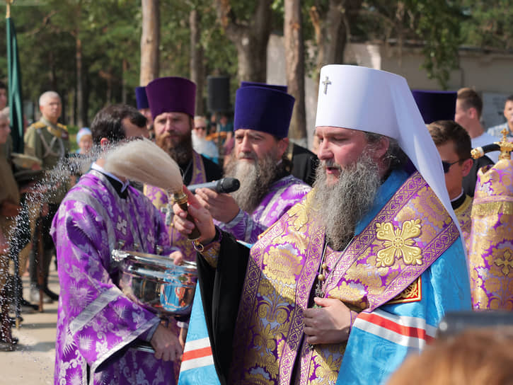 Митрополит Екатеринбургский и Верхотурский Евгений провел молебен в честь закладки камня