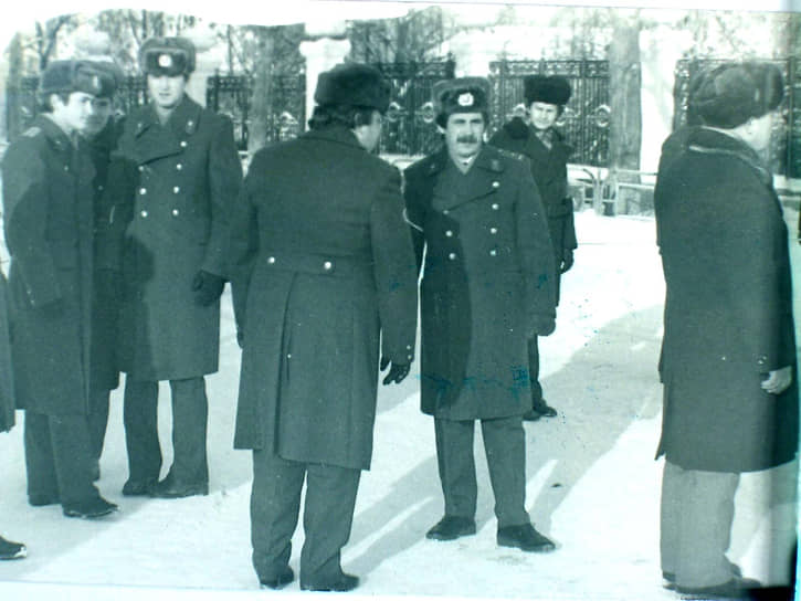 Сотрудники уголовного розыска на охране общественного порядка, ноябрь 1983 года

