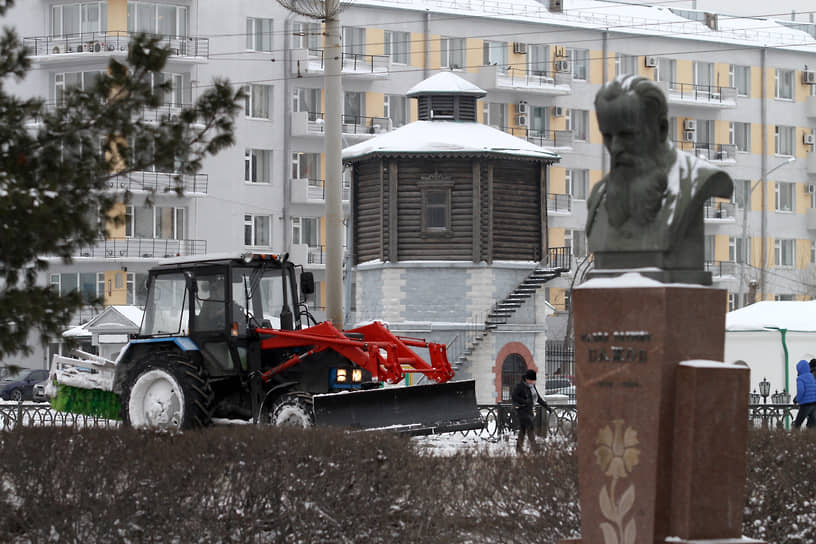 Памятник Бажову в Екатеринбурге 