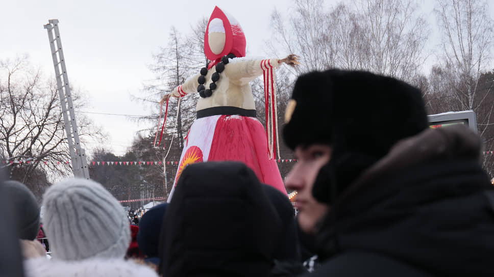 Чучело Масленицы в Парке Маяковского