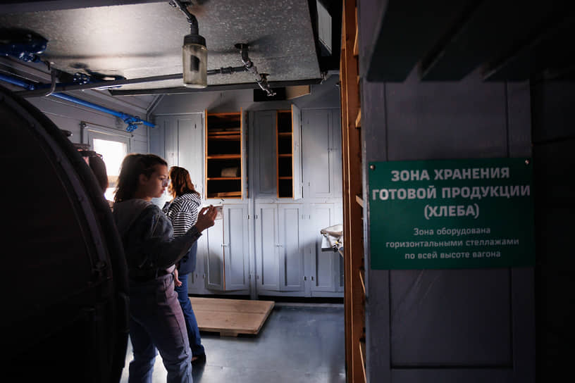Прибытие ретро-поезда «Эшелон Победы» на станцию «Екатеринбург-Пассажирский»