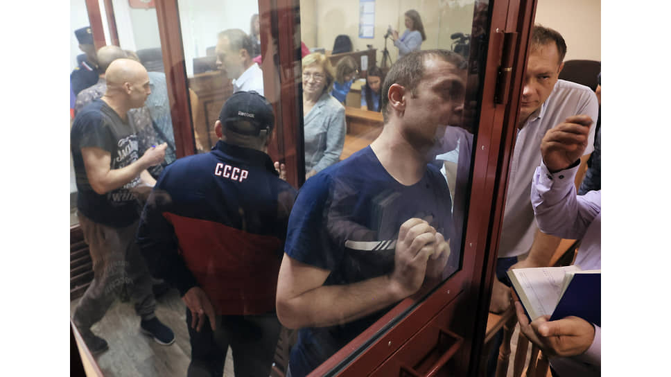 Вынесение приговора по делу о массовом отравлении суррогатным алкоголем, от которого скончались 44 человека в Чкаловском районном суде Екатеринбурга