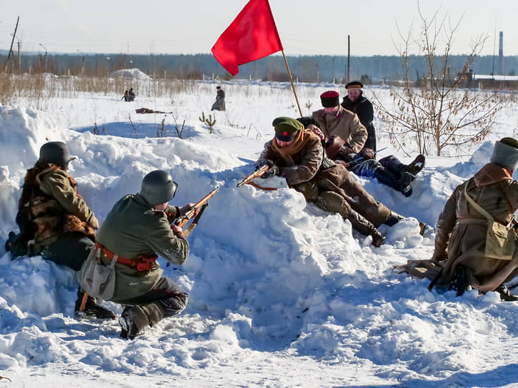 Военно-историческая реконструкция эпизода сражения между частями Красной армии и кайзеровскими войсками в феврале 1918 года