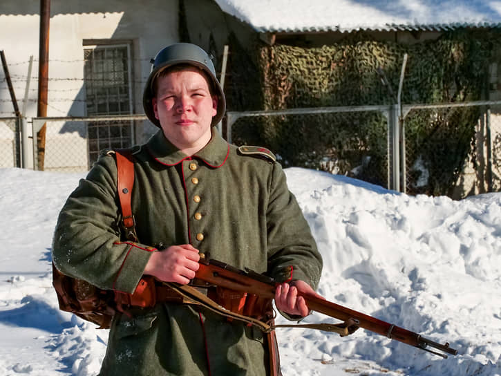 Военно-историческая реконструкция эпизода сражения между частями Красной армии и кайзеровскими войсками в феврале 1918 года