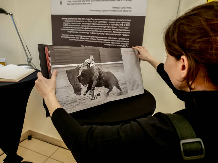 Творчеству Виктора Христенко посвящено несколько коллекционных фотоальбомов 