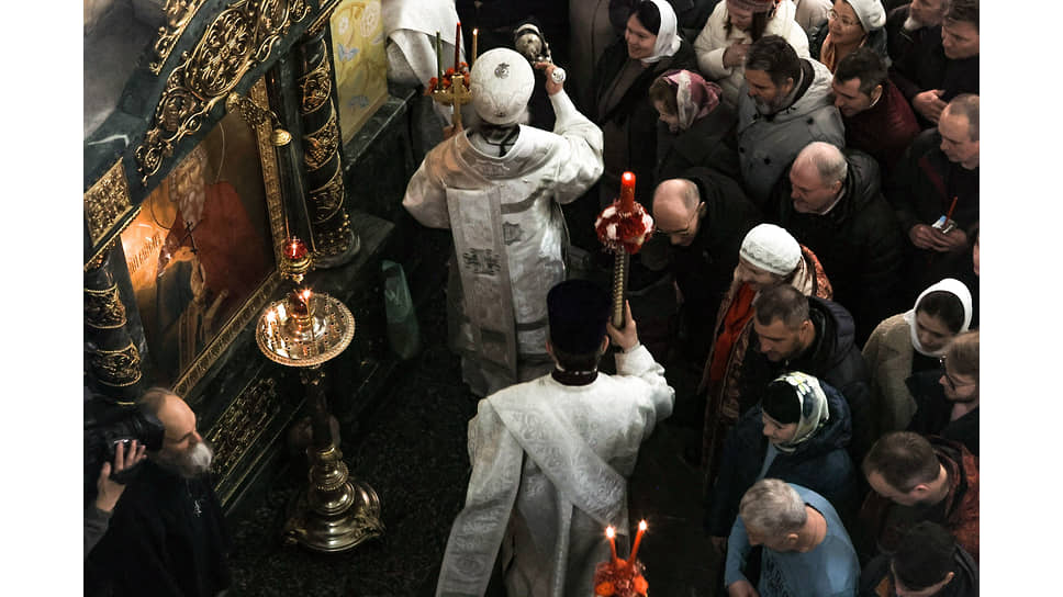 Праздничное Пасхальное богослужение в Свято-Троицком кафедральном соборе