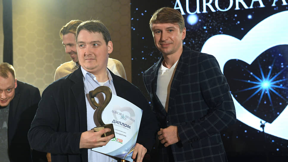 Фигурист Алексей Ягудин (справа) 