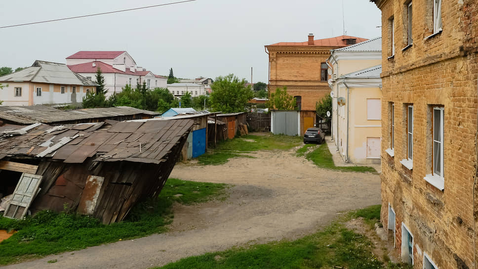 Дворы жилых домов в центре города