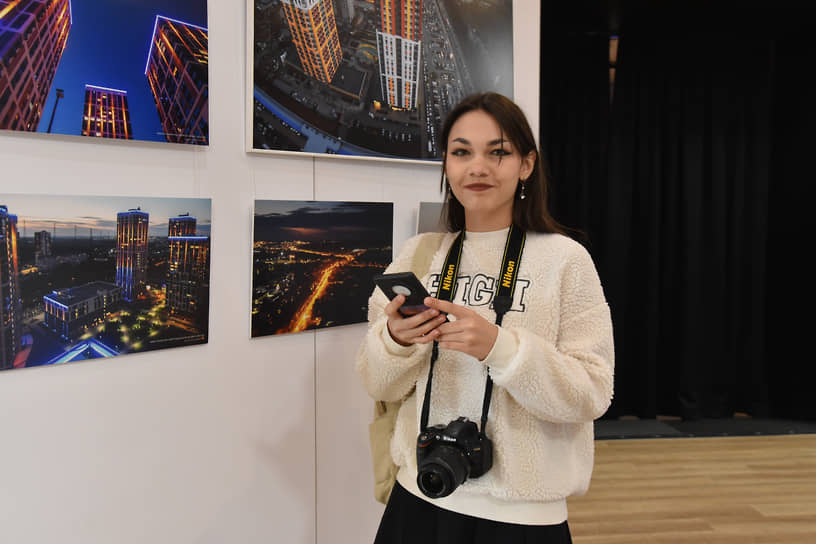 Открытие персональной фотовыставки «День и ночь» Евгении Яблонской в креативном кластере «Домна»