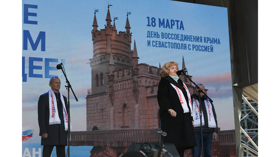 Вице-губернатор Свердловской области Олег Чемезов и председатель законодательного собрания Свердловской области Людмила Бабушкина 