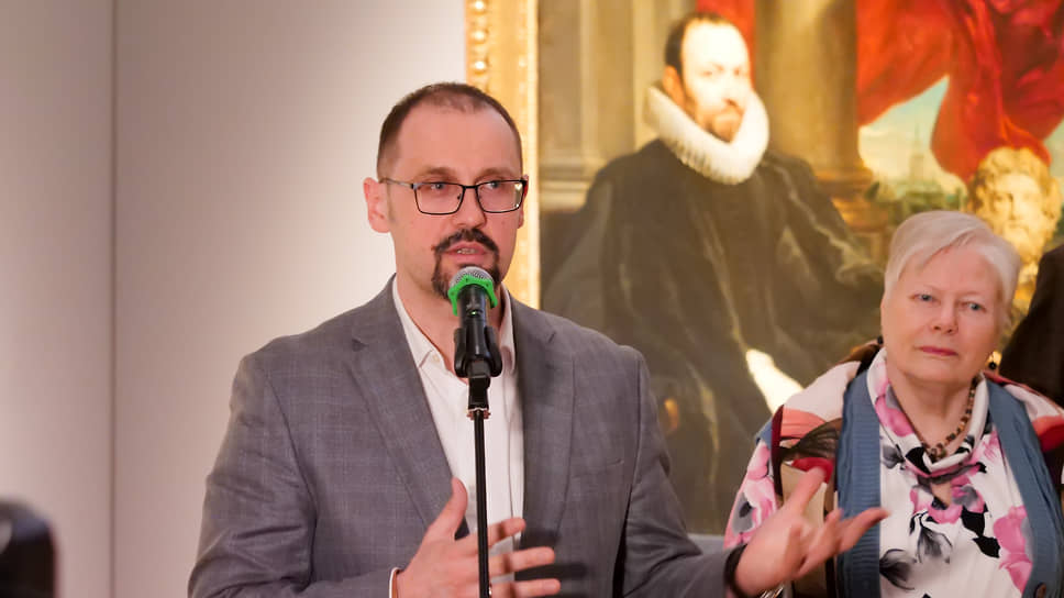 Директор Екатеринбургского музея изобразительных искусств Никита Корытин и заведующая сектором декоративно-прикладного искусства Отдела западноевропейского прикладного искусства Государственного Эрмитажа, кандидат искусствоведения Татьяна Косоурова на открытии выставки