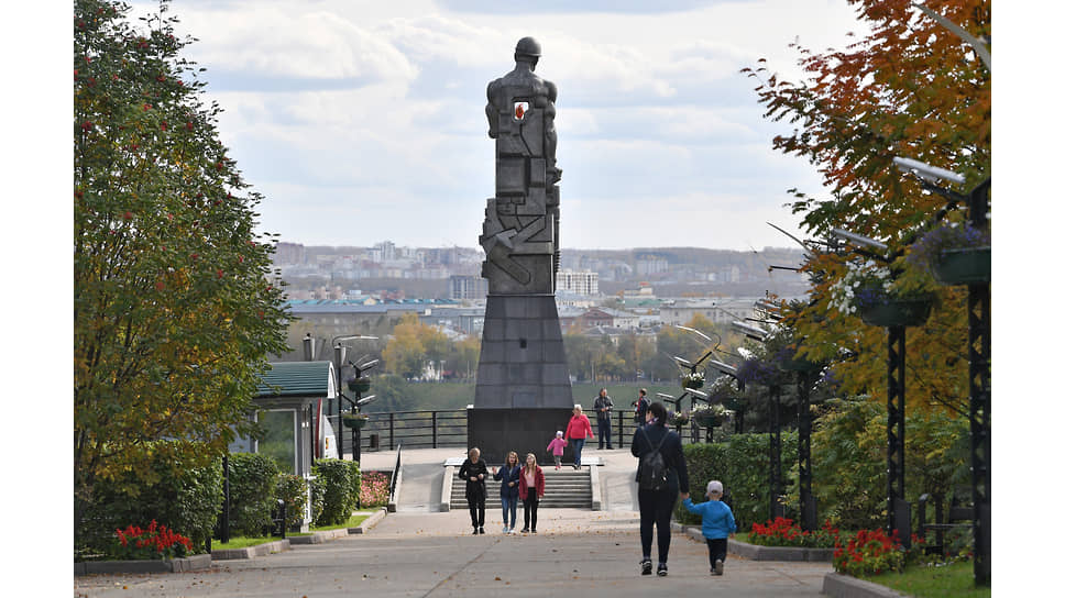 Монумент &quot;Память шахтерам Кузбасса&quot; скульптора Эрнста Неизвестного в Кемерово. 2020 год