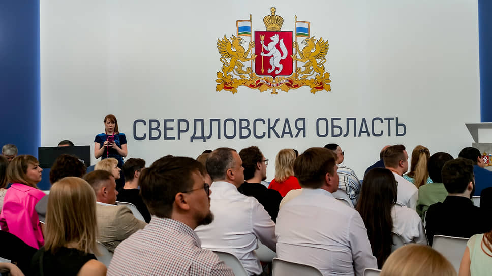 На стенде Свердловской области на выставке "Иннопром" проводятся презентации, переговоры, круглые столы