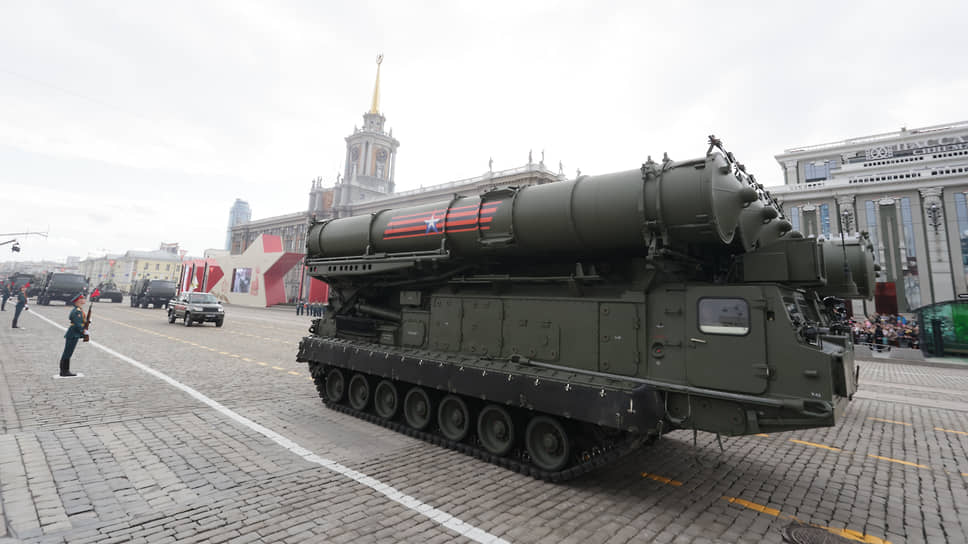 Парад Победы в Екатеринбурге. Колонна военной техники