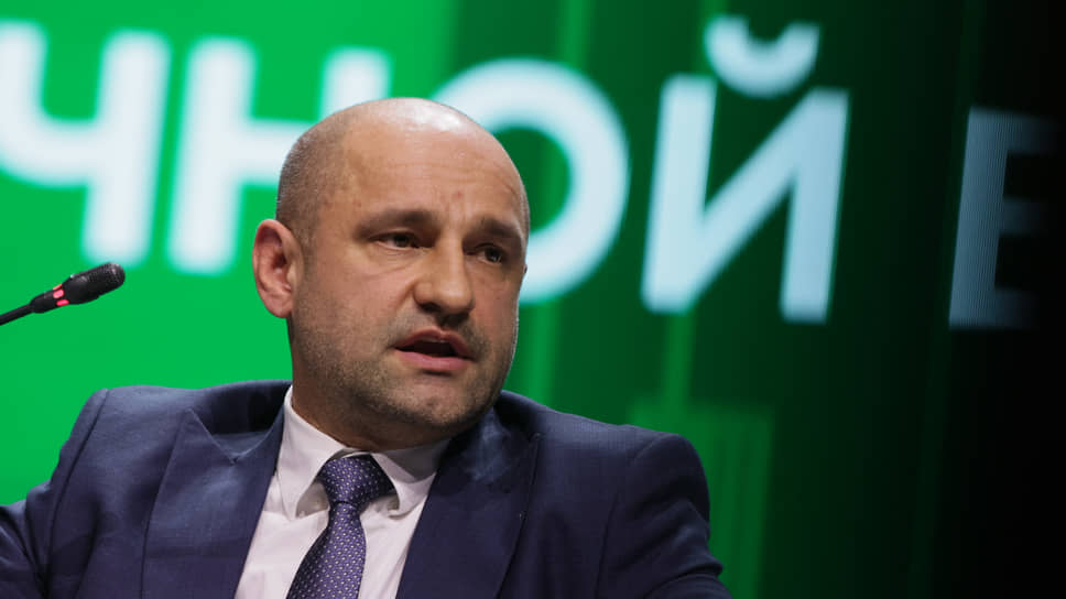 2 октября 2024 года полномочным представителем президента в УрФО был назначен Артем Жога, ранее возглавлявший парламент ДНР