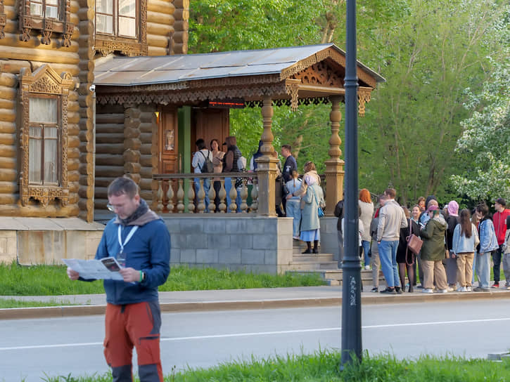 Акция «Ночь музеев—2025» в Екатеринбурге. Очередь в Музейный клуб «Дом Агафуровых»
