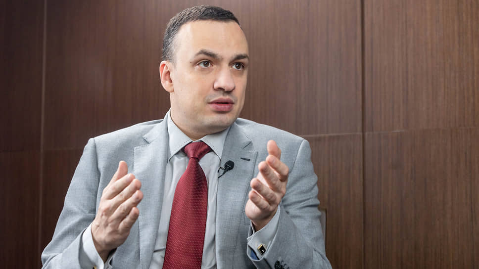 Заместитель губернатора Свердловской области Дмитрий Ионин во время интервью
