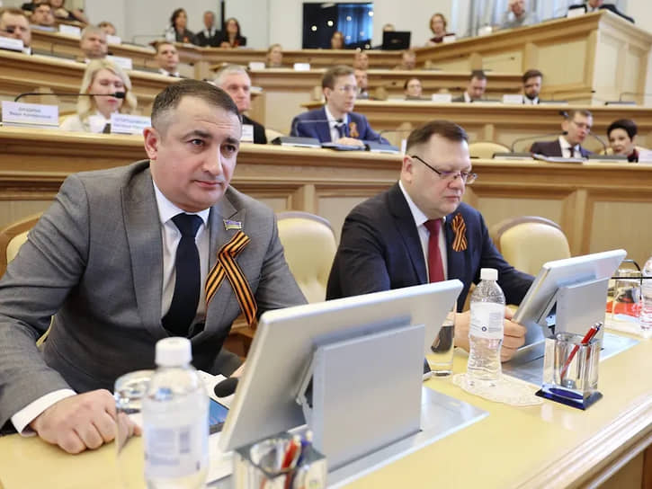 Депутат думы Ханты-Мансийского автономного округа (ХМАО-Югра) Халид Таги-Заде (слева)