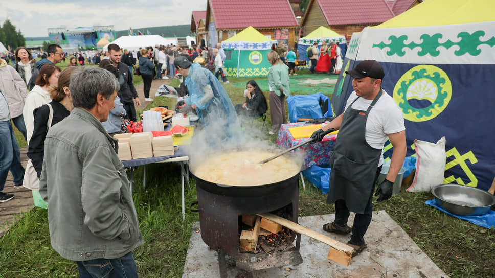 Сабантуй на территории загородного клуба «Белая лошадь» 