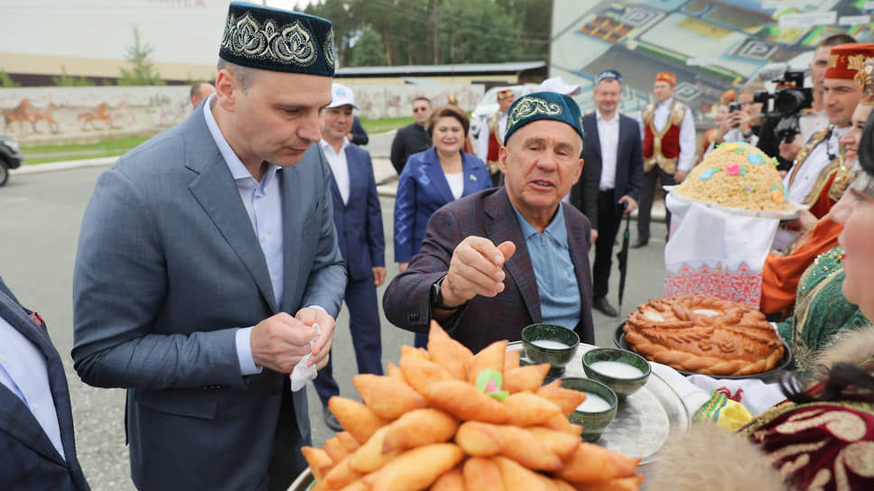 Празднование национального культурно-спортивного праздника Сабантуй на территории загородного клуба «Белая лошадь». Врио  губернатора Свердловской области Денис Паслер и глава Республики Татарстан Рустам Минниханов