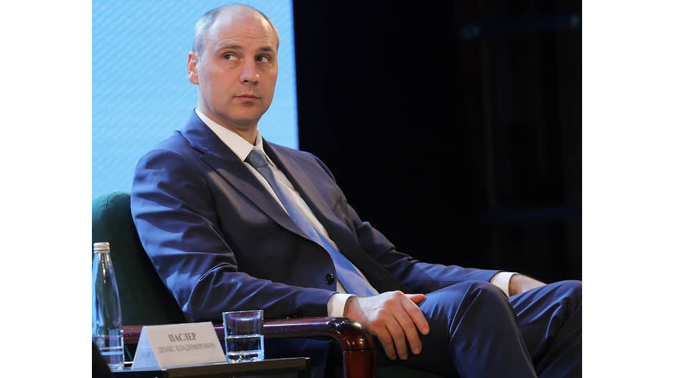 Врио губернатора Свердловской области Денис Паслер во время пленарной сессии гражданского форума &quot;Общественная палата Свердловской области: 15 лет вместе для региона&quot; 
