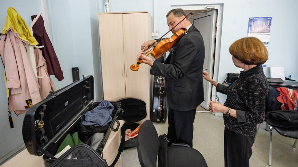 Выступление Уральского академического филармонического оркестра в здании Главпочтамта в Екатеринбурге
