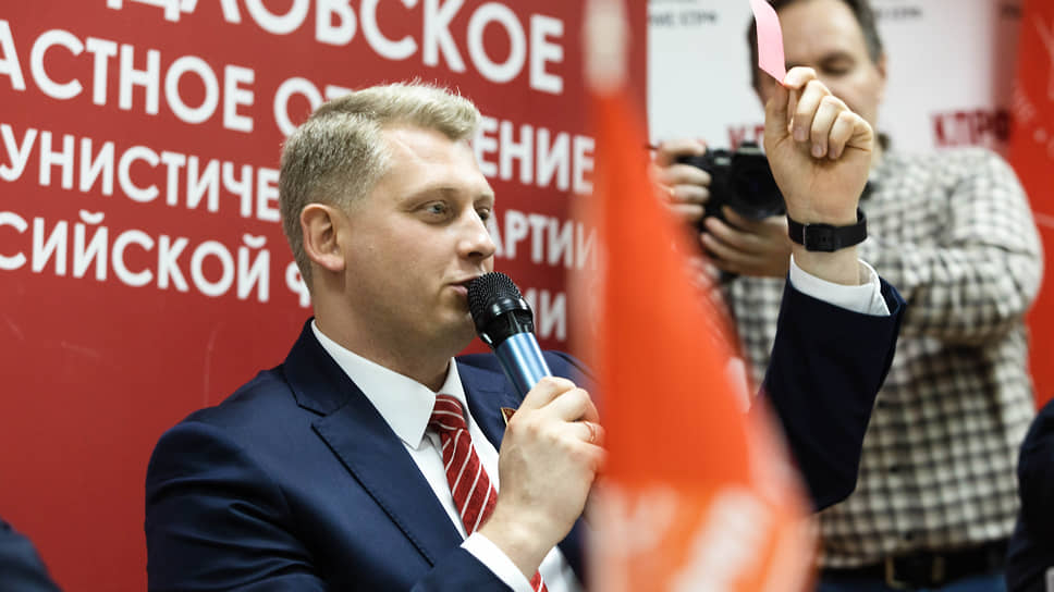 Второе место занял вице-спикер свердловского заксобрания Александр Ивачев, выдвинутый КПРФ. Он набрал 15,32% 