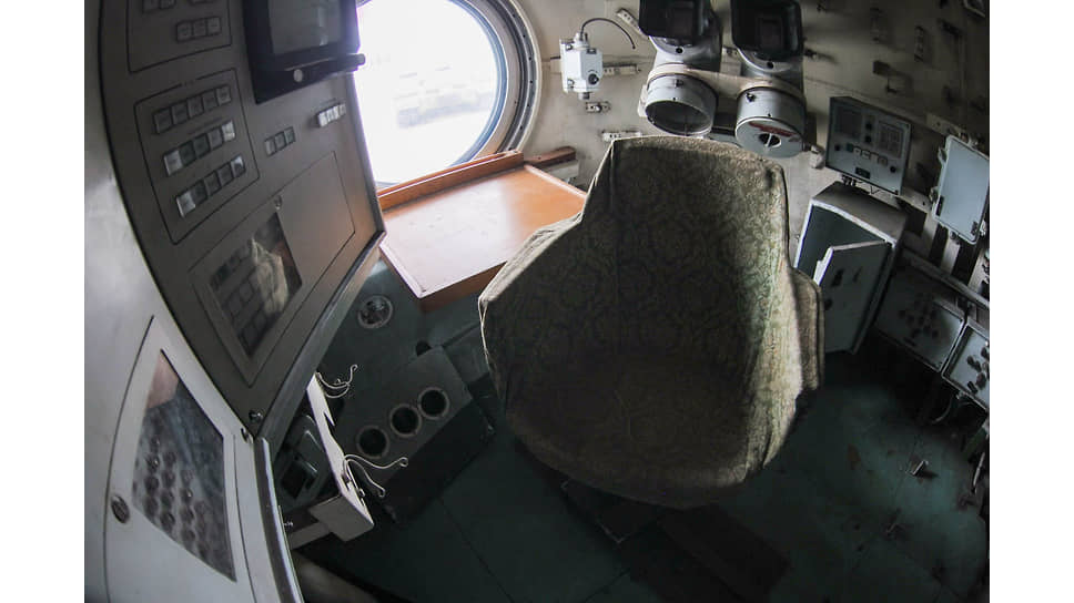 «Лодка могла погружаться на глубину до 60 метров, и легкий водопроницаемый корпус, в котором находились отсеки аккумуляторных батарей, балластные цистерны. Там же находились гермобоксы, из которых осуществлялась разводка по всей подводной лодке»,— рассказал главный специалист по реставрации объекта Григорий Нагибин