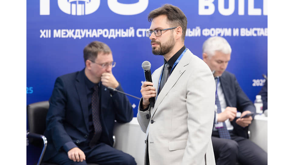 Заместитель директора Департамента архитектуры, градостроительства и регулирования земельных отношений администрации Екатеринбурга Андрей Чернышов во время выступления на сессии &quot;Баланс интересов и практические вызовы реализации проектов КРТ&quot;