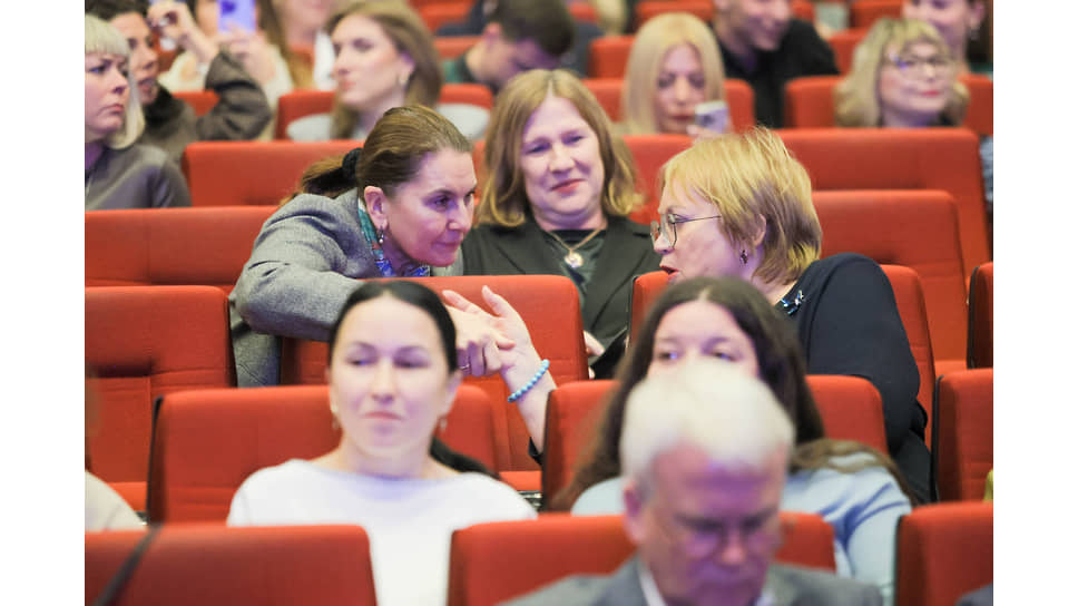 Уполномоченный по защите прав предпринимателей в Свердловской области Елена Артюх (слева) и уполномоченный по правам человека в Свердловской области Татьяна Мерзлякова (справа)