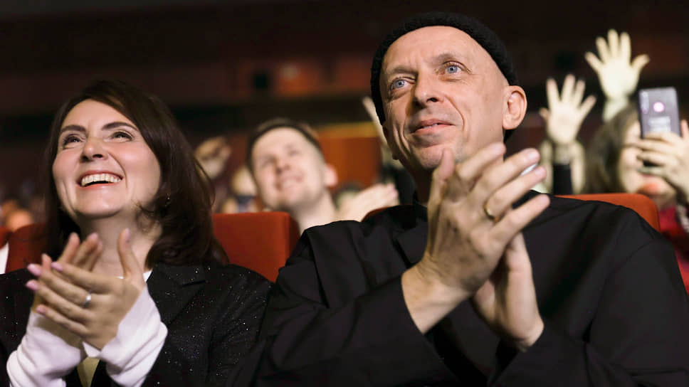 Фотограф Слава Новиков во время церемонии