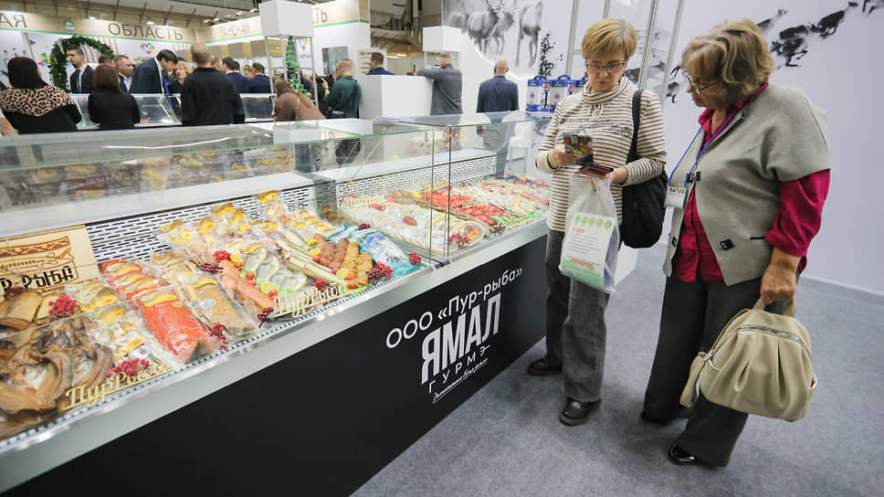Посетители у стенда компании &quot;Ямал Гурмэ&quot;