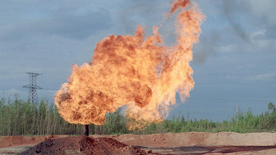 В ХМАО объем сжигаемого попутного газа сокращен с 7,8 млрд до 5,4 млрд кубометров