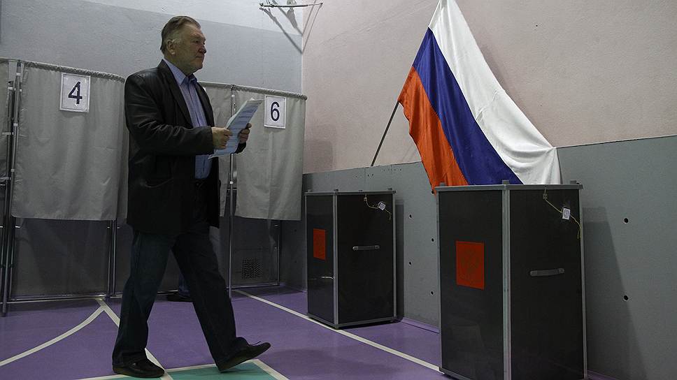В 2013 году на территории УрФО было зарегистрировано более 200 партий. Менее трети из них приняли участие в выборах.