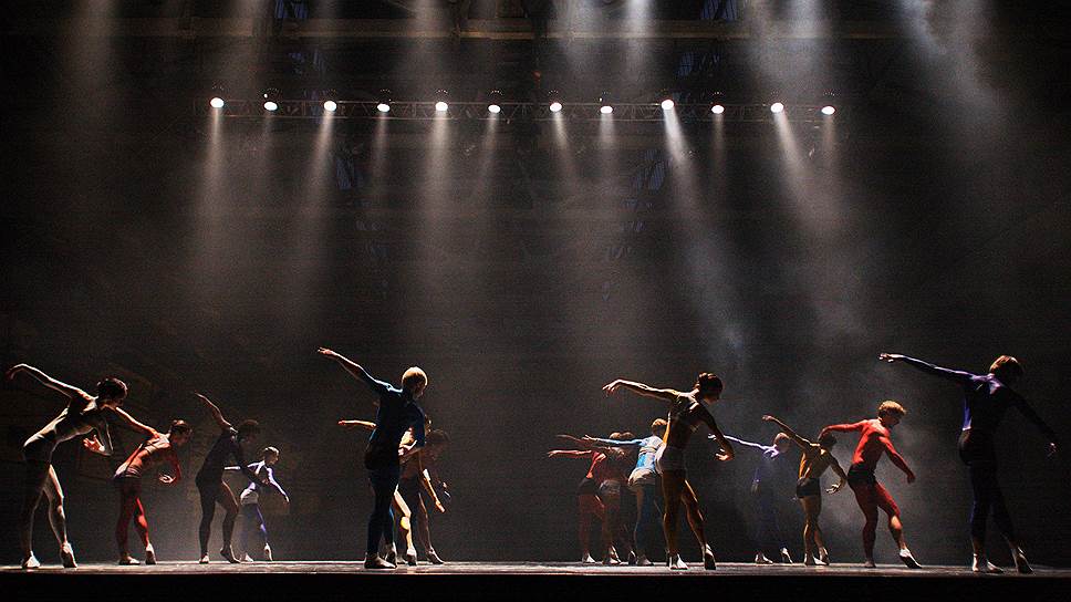 Кульминацией второй биеннале стала постановка балета «Н2О» в действующем цехе завода «Уралтрансмаш» 