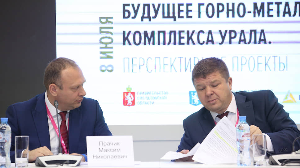 Заместитель главы свердловского минпрома Игорь Зеленкин (справа) считает структуру уральской промышленности достаточно устойчивой