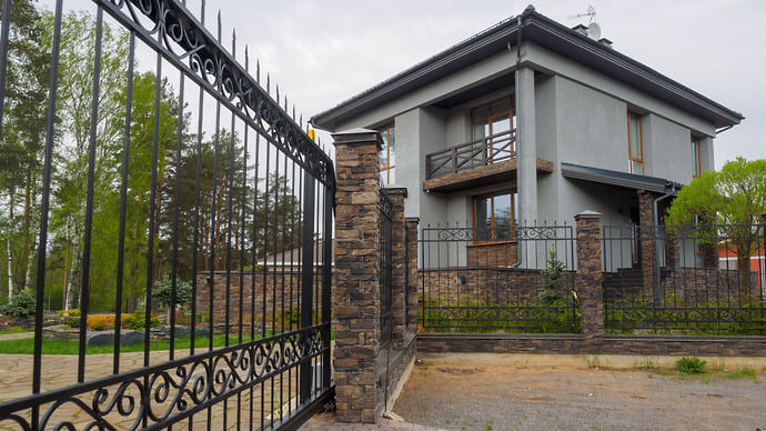 Заехали под крышу