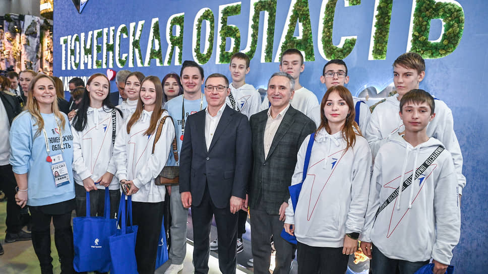 Для школьников из подшефного региону Краснодона (ЛНР) провели экскурсию по стенду Тюменской области 