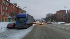 В Удмуртии 18-летняя водитель Hyundai столкнулась с фурой