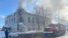 Пожар произошел в двух зданиях в Сарапуле