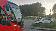 Ребенок и взрослый пострадали в столкновении автомобиля и трамвая в Ижевске