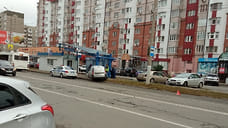 Водитель Lada Largus в Ижевске врезался в павильон на остановке