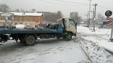 Пригородный поезд и эвакуатор столкнулись на железнодорожном переезде в Ижевске