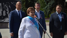 Знаки «Почетный гражданин города Ижевска» вручили у стелы «Город трудовой доблести»